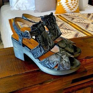 Patricia NASH black tooled heeled sandals. Size 8. Excellent condition!!!